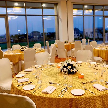 Courtyard By Marriott Surat Otel Dış mekan fotoğraf