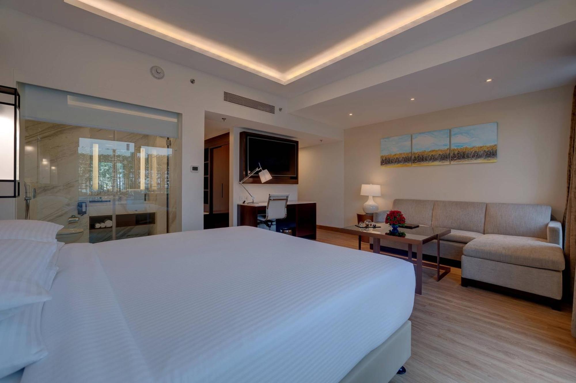 Courtyard By Marriott Surat Otel Dış mekan fotoğraf