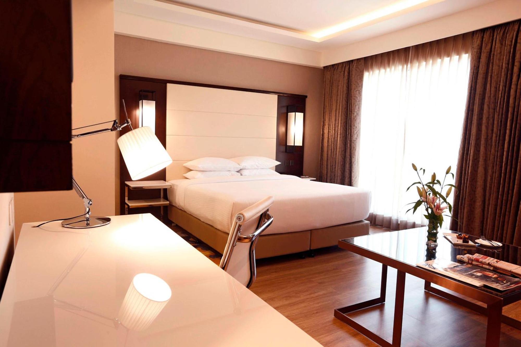 Courtyard By Marriott Surat Otel Dış mekan fotoğraf