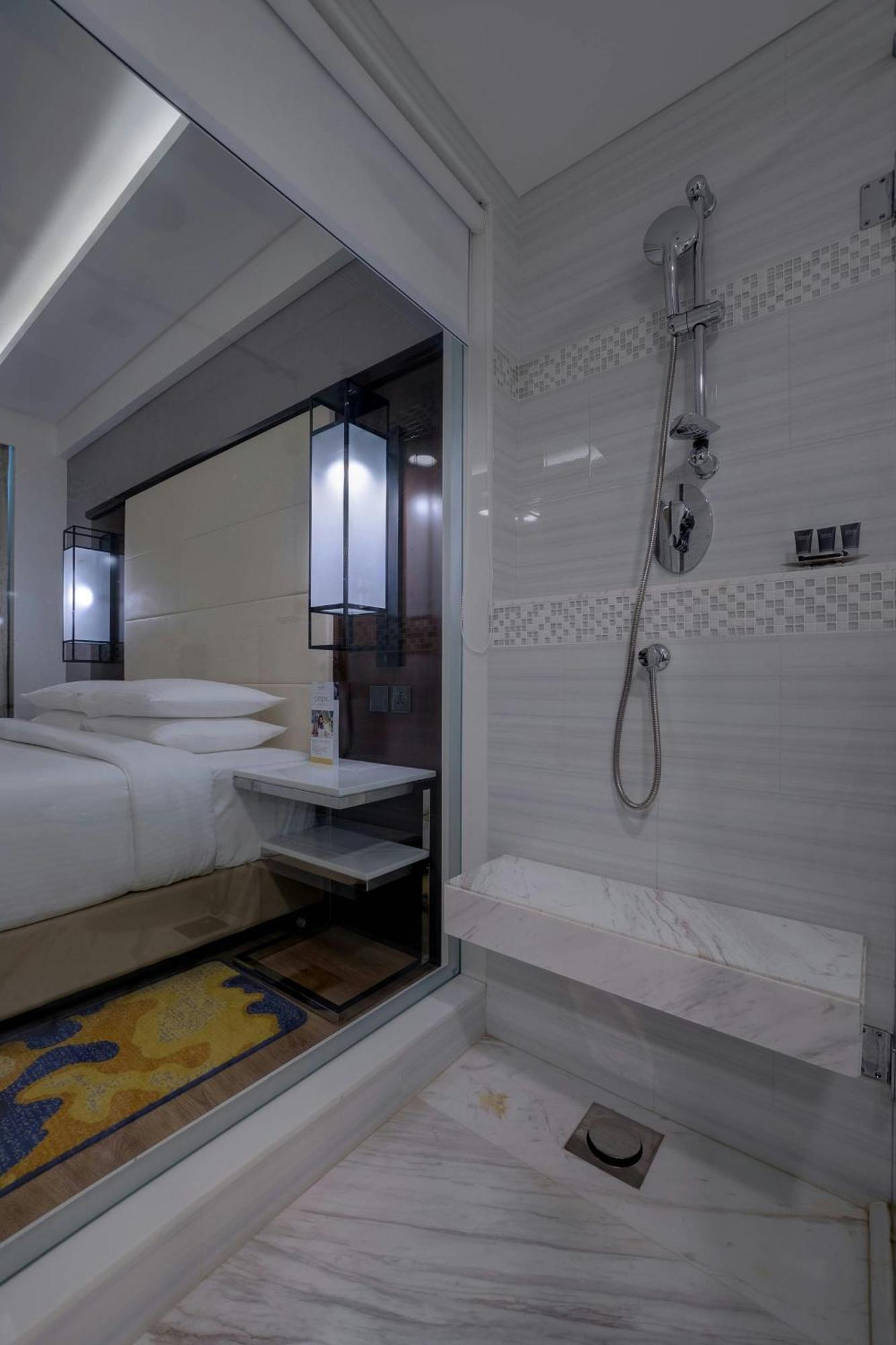 Courtyard By Marriott Surat Otel Dış mekan fotoğraf