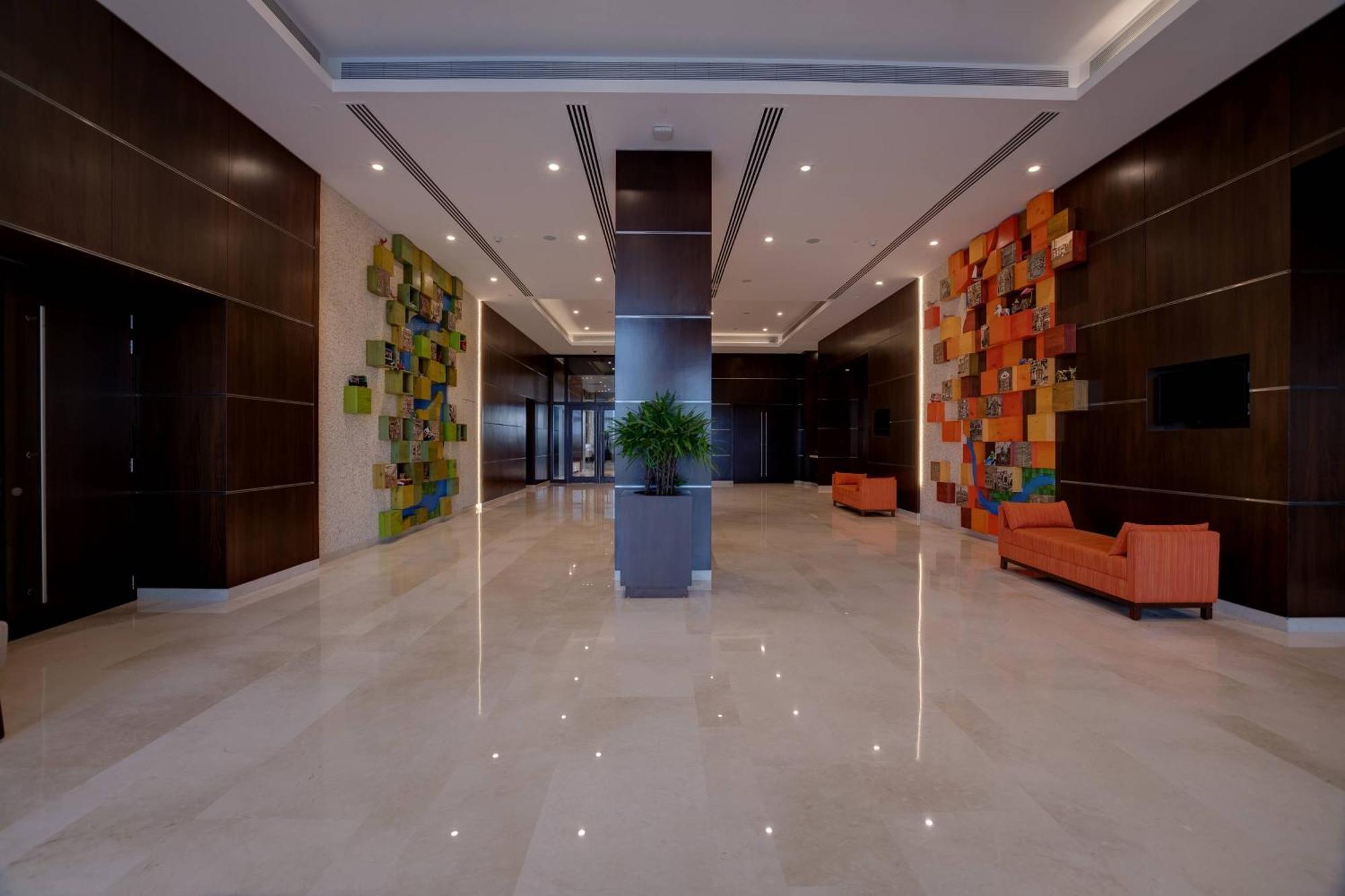 Courtyard By Marriott Surat Otel Dış mekan fotoğraf