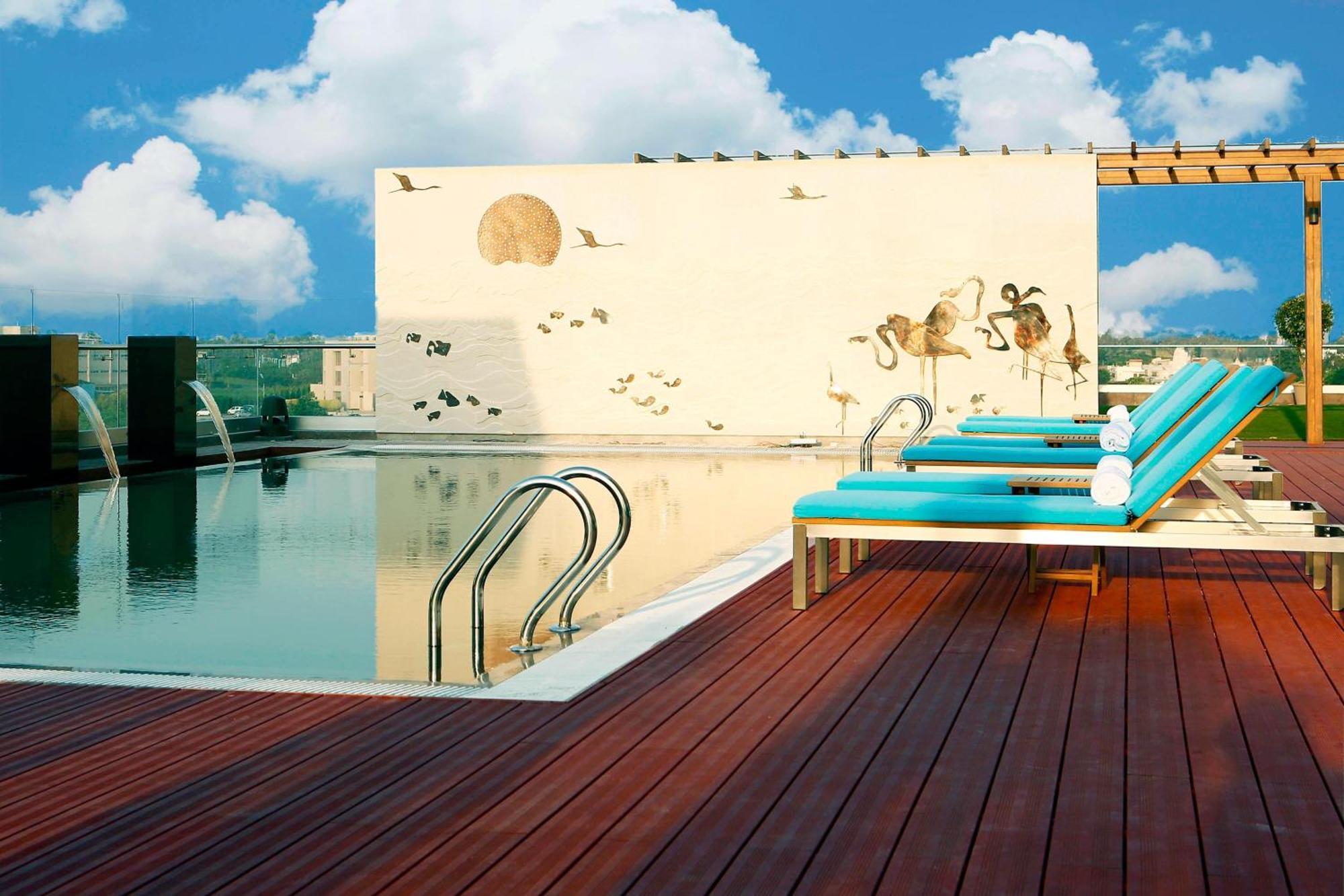 Courtyard By Marriott Surat Otel Dış mekan fotoğraf