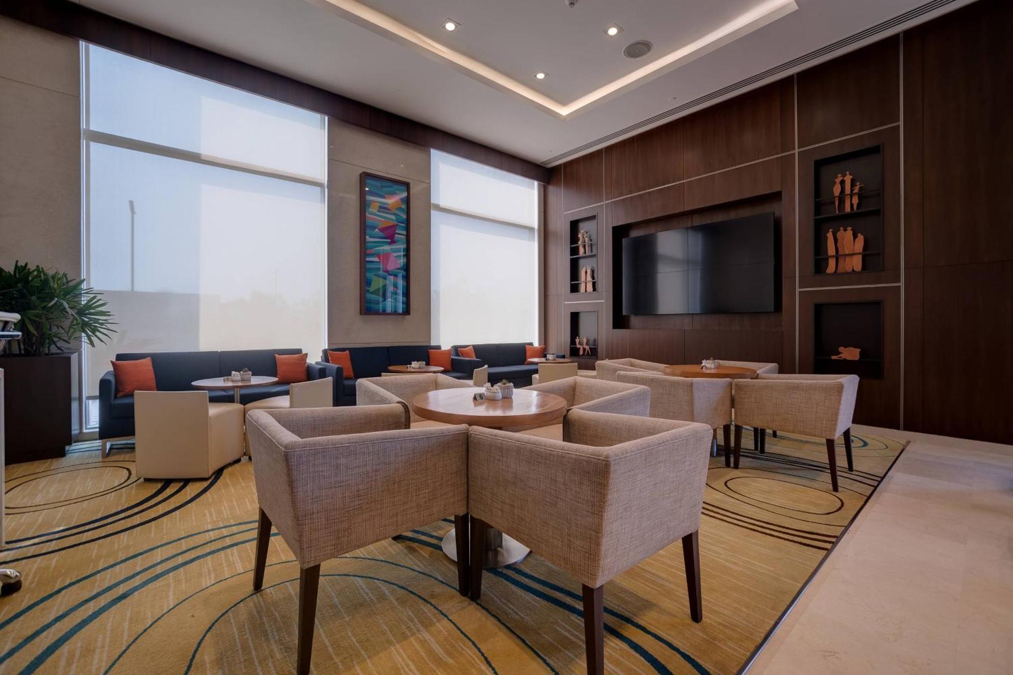 Courtyard By Marriott Surat Otel Dış mekan fotoğraf
