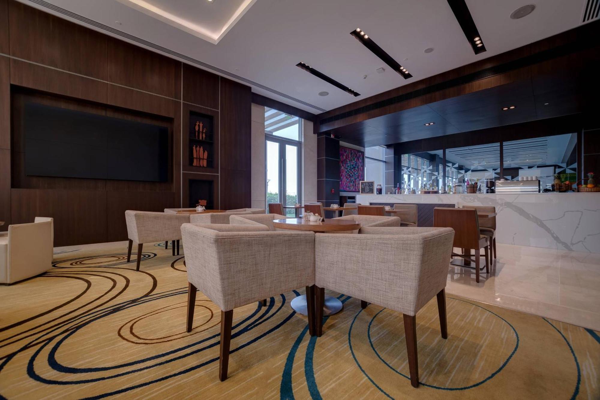 Courtyard By Marriott Surat Otel Dış mekan fotoğraf