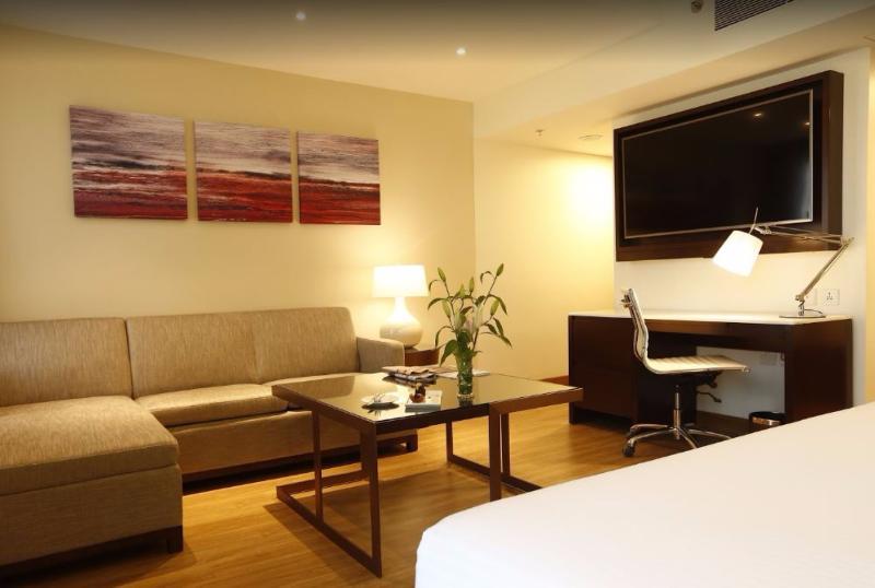 Courtyard By Marriott Surat Otel Dış mekan fotoğraf
