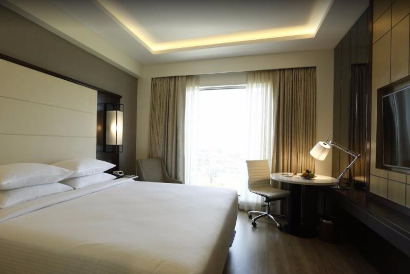 Courtyard By Marriott Surat Otel Dış mekan fotoğraf