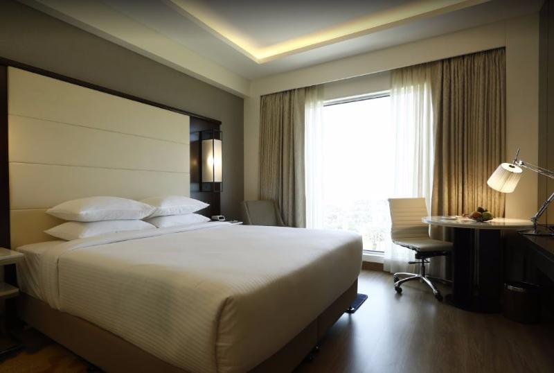 Courtyard By Marriott Surat Otel Dış mekan fotoğraf